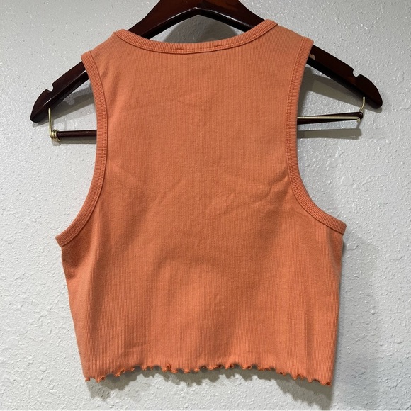 Forever 21 Peach Ribbed Tee Tank Top Ruffled Hem Women’s Size Medium Sleeveless - Picture 3 of 5